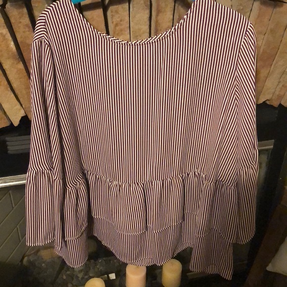 Tops - Maroon/white quarter length sleeve top (size XXL)